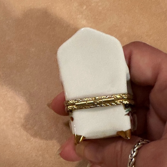 Vintage Armed Chair Trinket Box - Picture 4 of 8